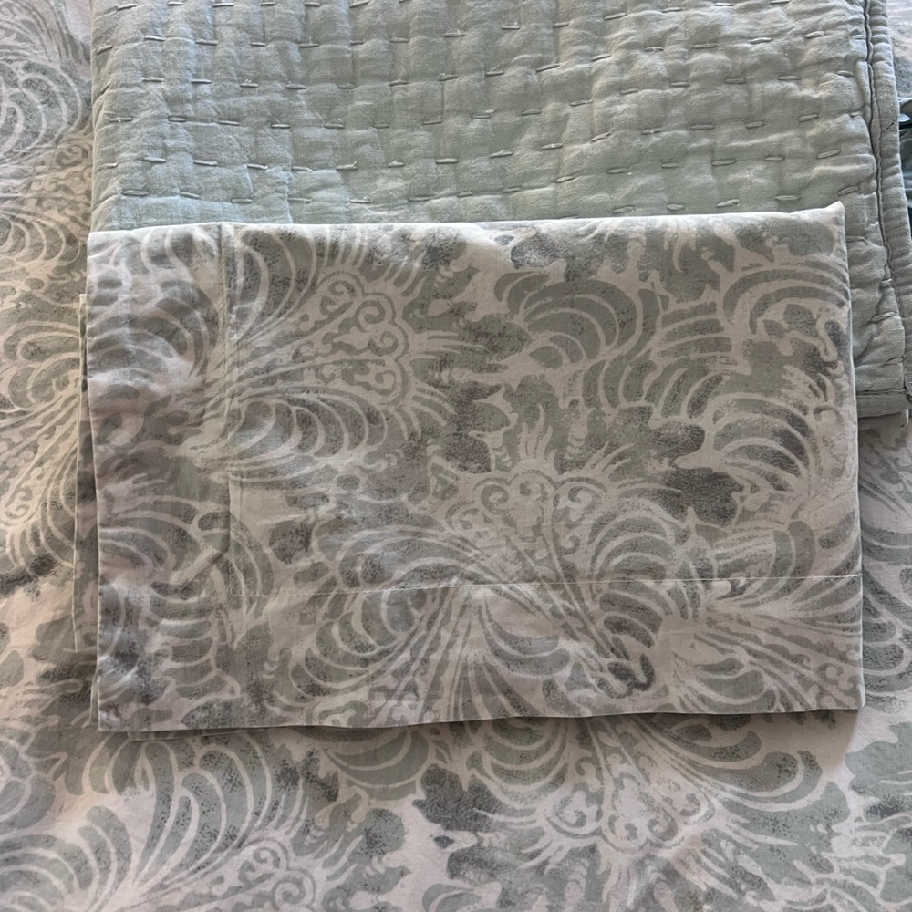 Pottery Barn Mari Print Queen Duvet with shams - Picture 8 of 8